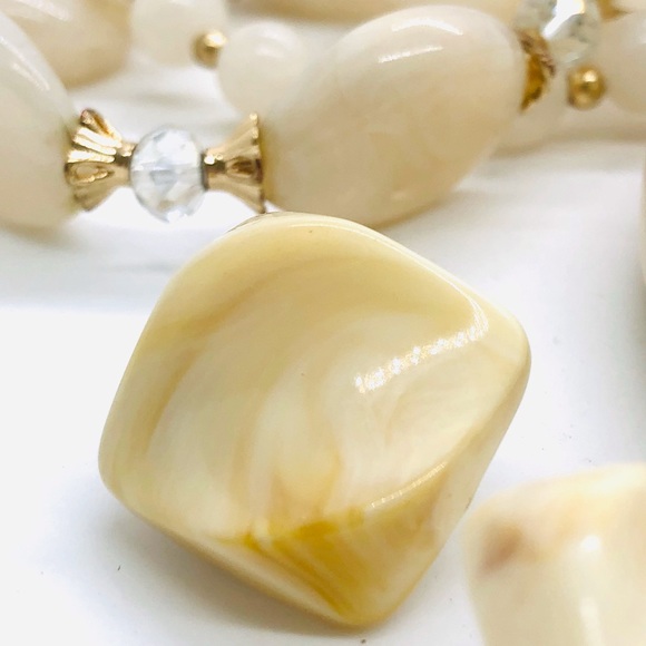 Vintage Creamy Ivory Plastic Lucite Jewelry Lot - Picture 14 of 16